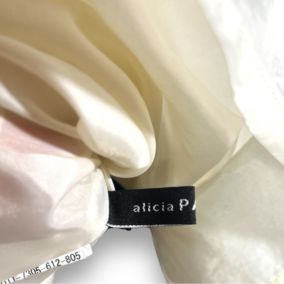 Alicia PageBoy Dress - Picture 3 of 4